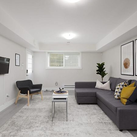 Tastefully Furnished And Newly Updated 2 Bd Central Lynn Valley North Vancouver别墅 外观 照片