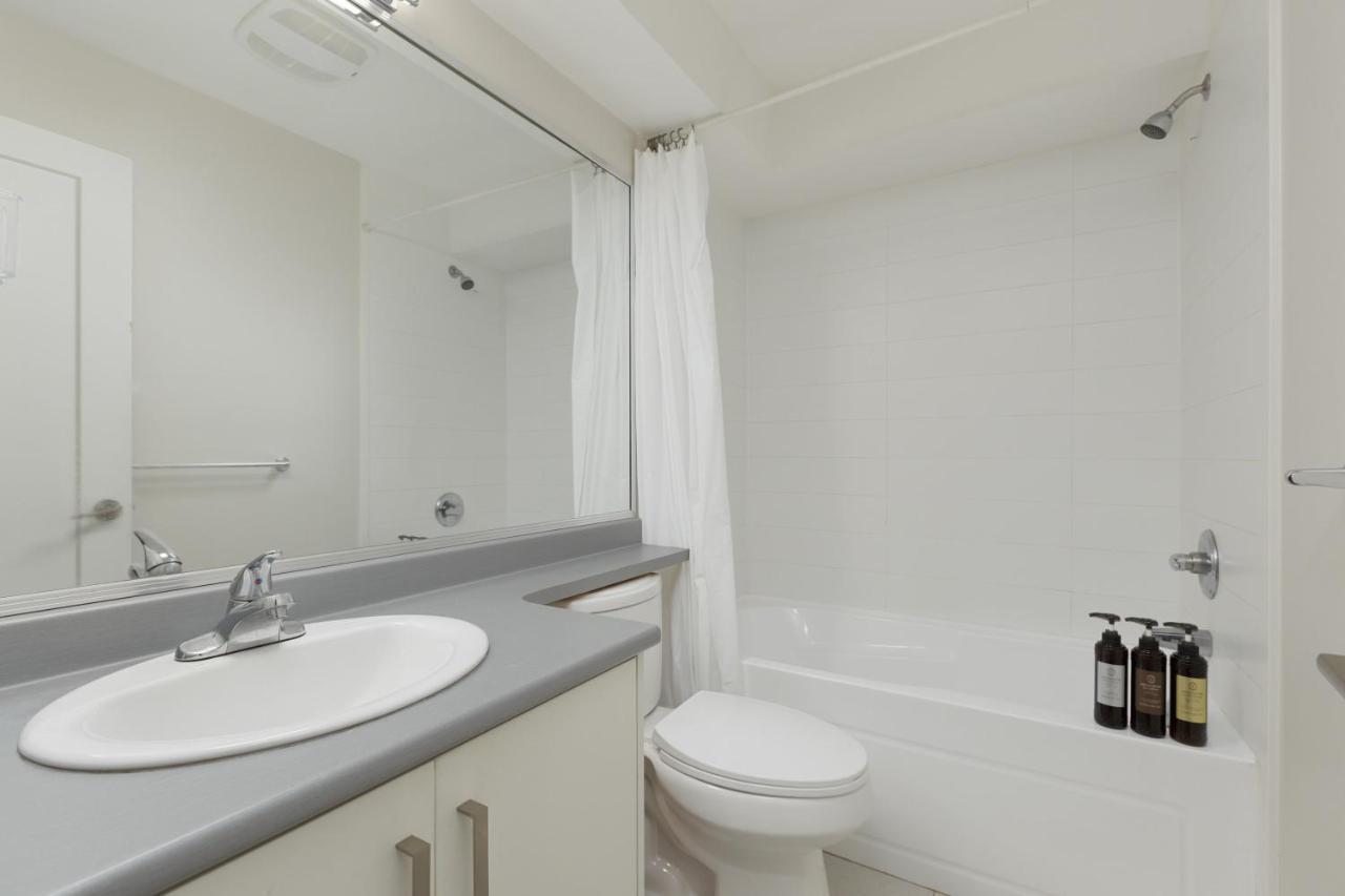 Tastefully Furnished And Newly Updated 2 Bd Central Lynn Valley North Vancouver别墅 外观 照片