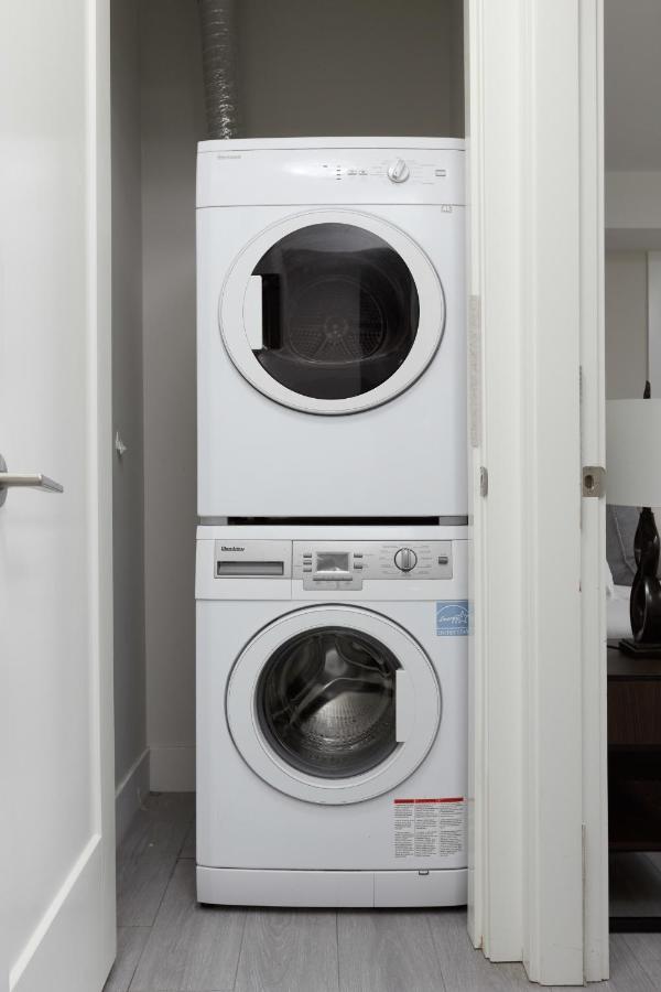Tastefully Furnished And Newly Updated 2 Bd Central Lynn Valley North Vancouver别墅 外观 照片